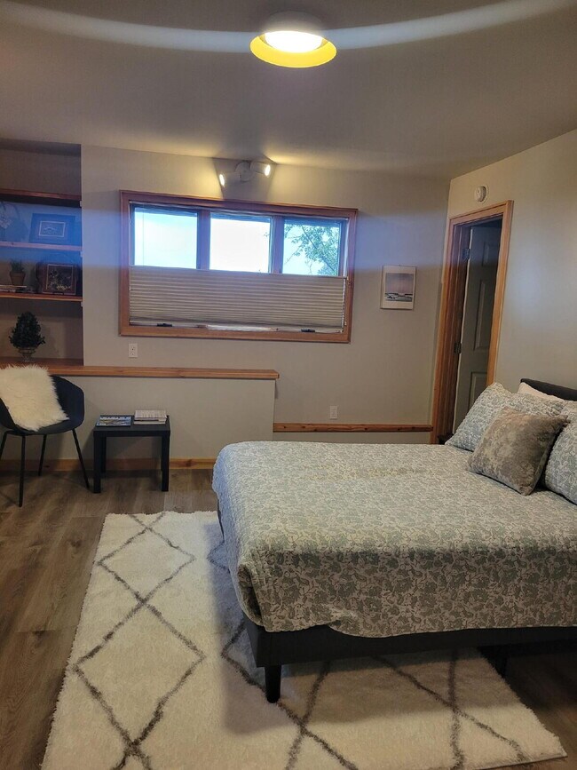 Building Photo - Furnished 3 bedroom, 3.5 bath