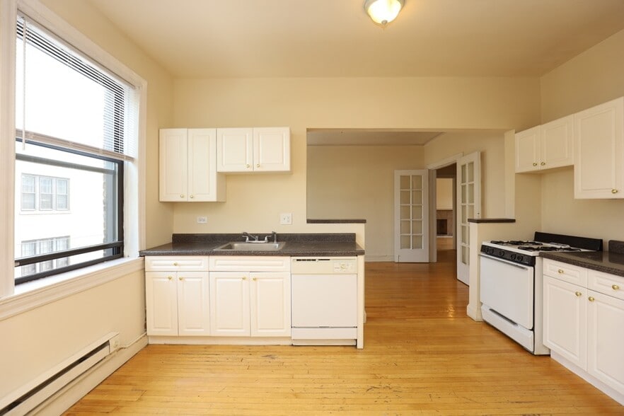 Building Photo - 1238 Oak Ave