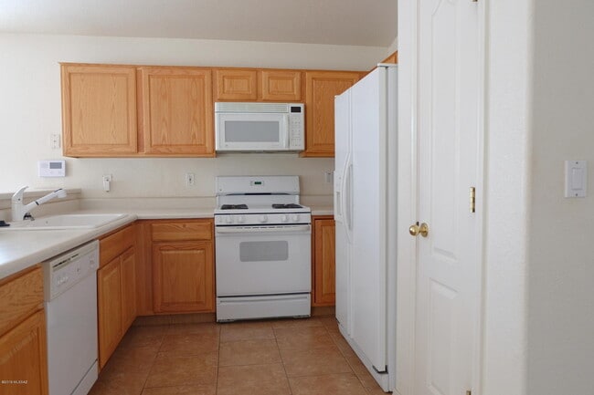 Building Photo - 8042 E Sundew Dr