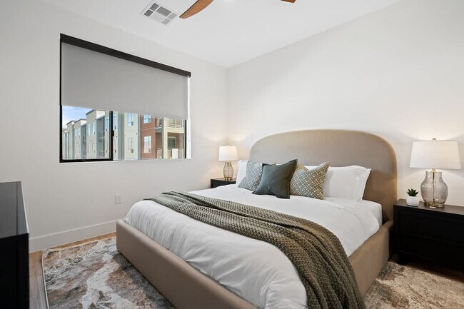 Building Photo - 15825 N 71st St