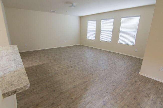 Building Photo - 2105 Oakwood Forest Dr