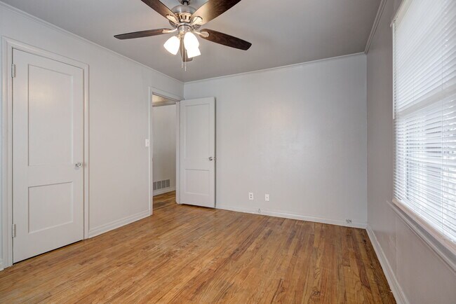 Building Photo - 910 Garver St