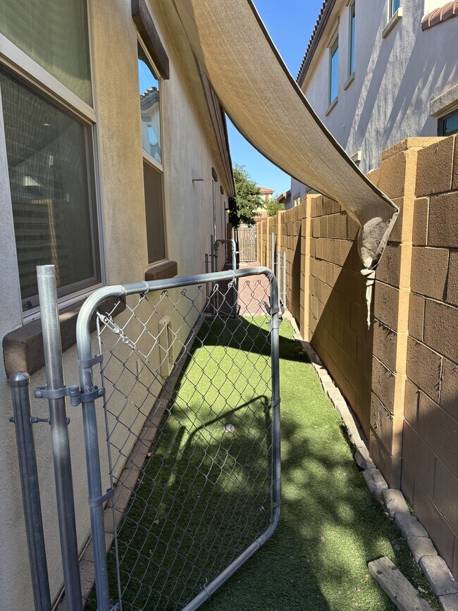 Building Photo - 8037 W Spur Dr