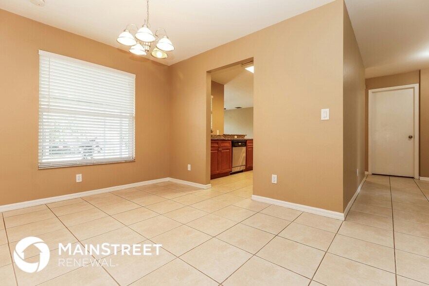 Building Photo - 15619 Sunny Crest Ln