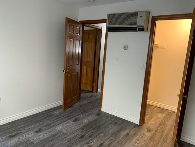 Building Photo - Los Caballeros #211