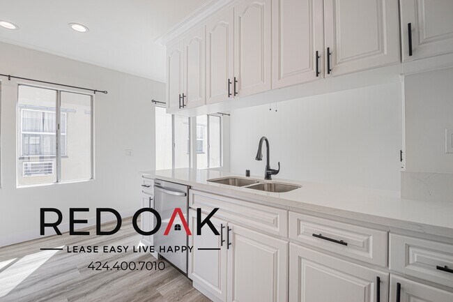 Building Photo - 441 Hayworth Ave