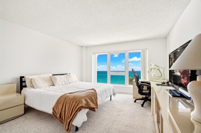 Building Photo - 2066 N Ocean Blvd