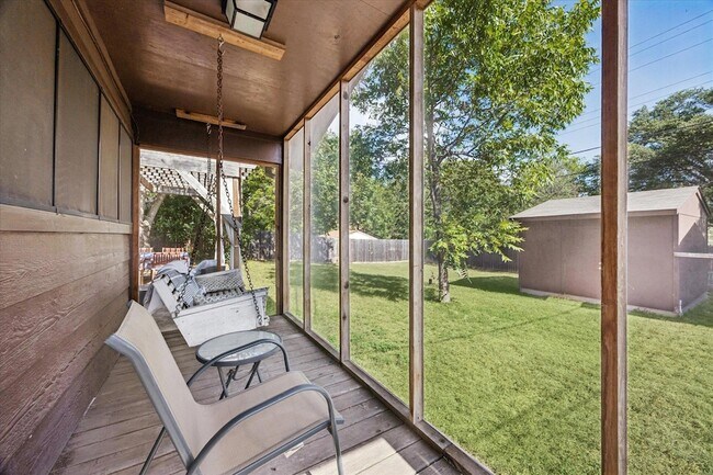 Building Photo - 908 Riddlewood Dr