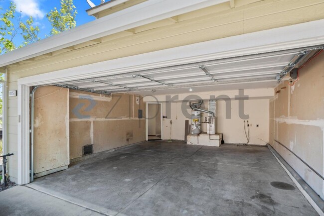 Building Photo - 1225 Oak Hill Ct