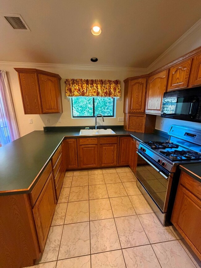Building Photo - 3069 Southpark