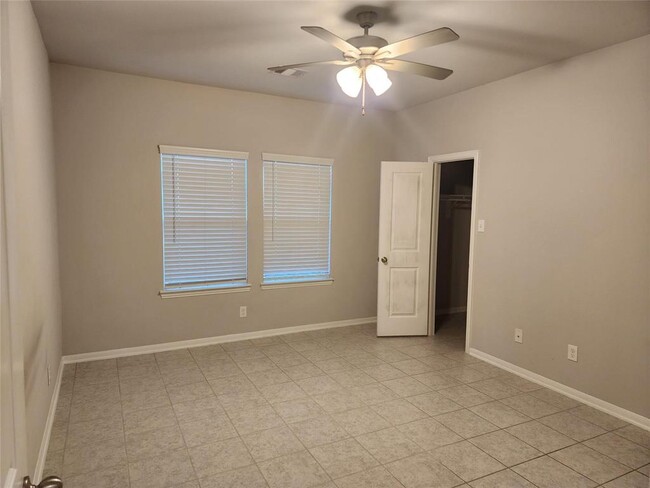 Building Photo - 411 Barren Oak Ln