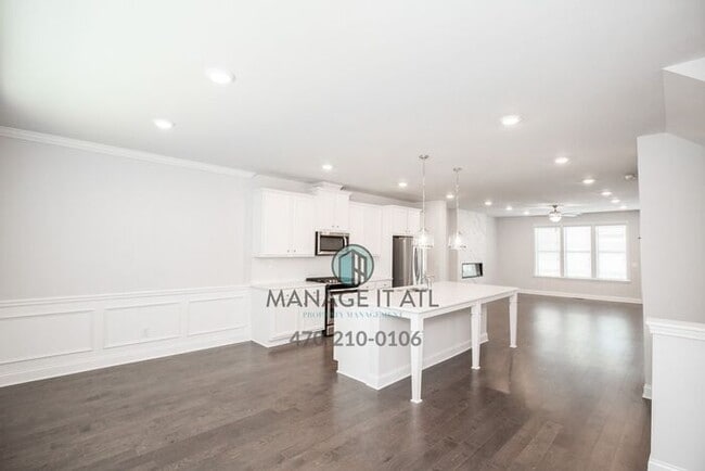 Building Photo - Great location! Elegant Townhome in Doraville