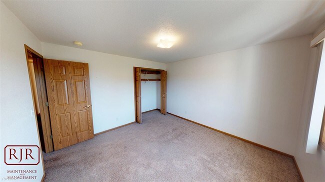 Building Photo - 1600 Mapleton Ave