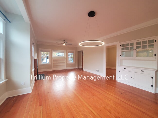 Building Photo - 1411 SE 49th Ave