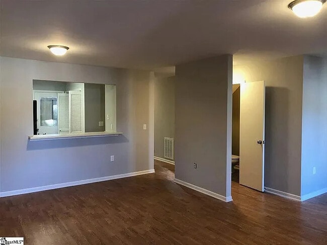 Building Photo - 100 Buttercup Way