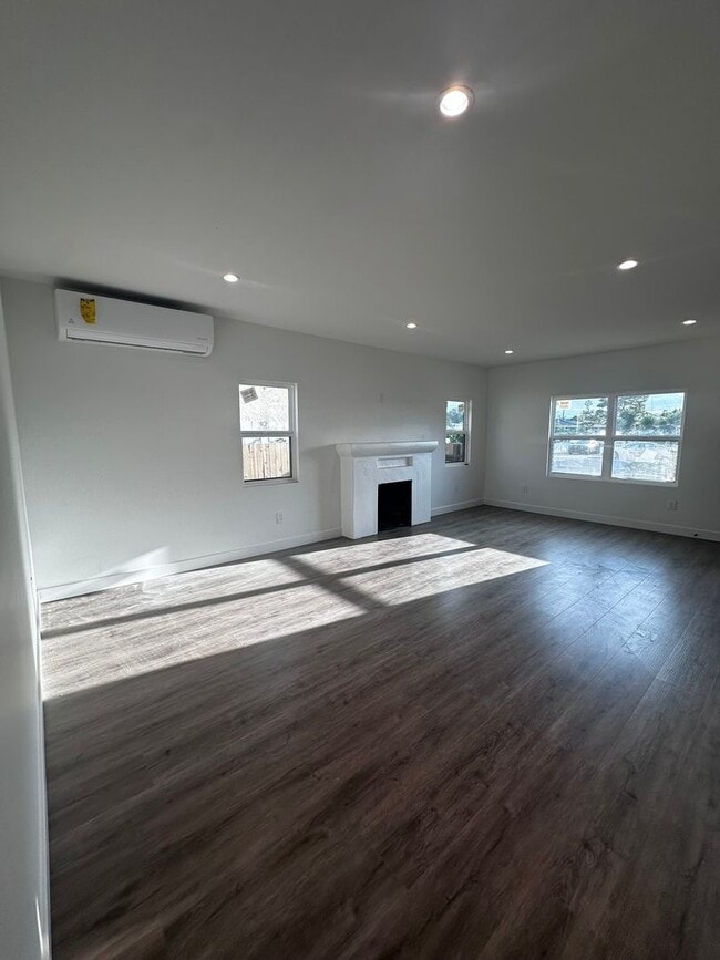 Building Photo - 611 Silver Strand Blvd