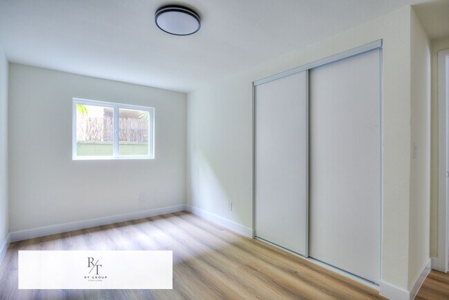 Building Photo - Fully Upgraded Spacious 2-Bedroom Unit in Prime Arcadia Location