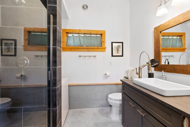 Building Photo - 30 Magnolia Dr