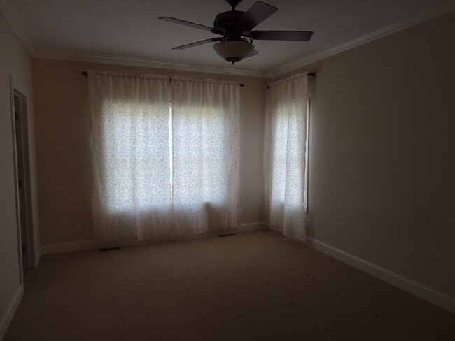 Building Photo - 602 Lynhurst Ave