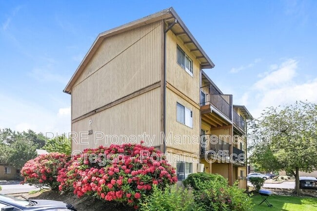 Building Photo - 14138 NE Sandy Blvd
