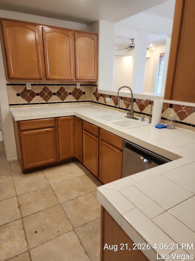 Building Photo - 664 Peachy Canyon Cir