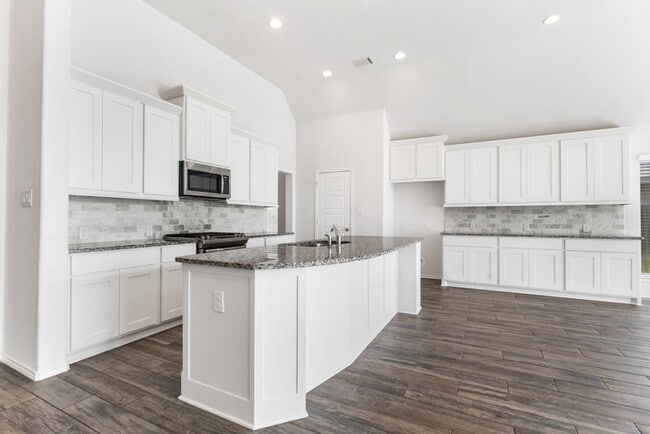 Building Photo - 4 Bedroom/3 Bath Kallinson Ranch Subdivision