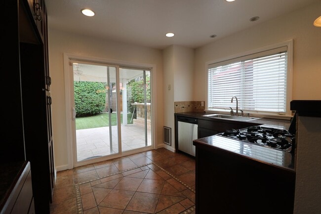 Building Photo - Gorgeous 2/Bed, 2/Bath Home in Simi Valley!