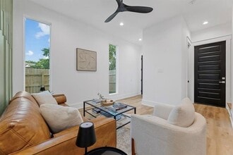 Building Photo - 518 Clinton St