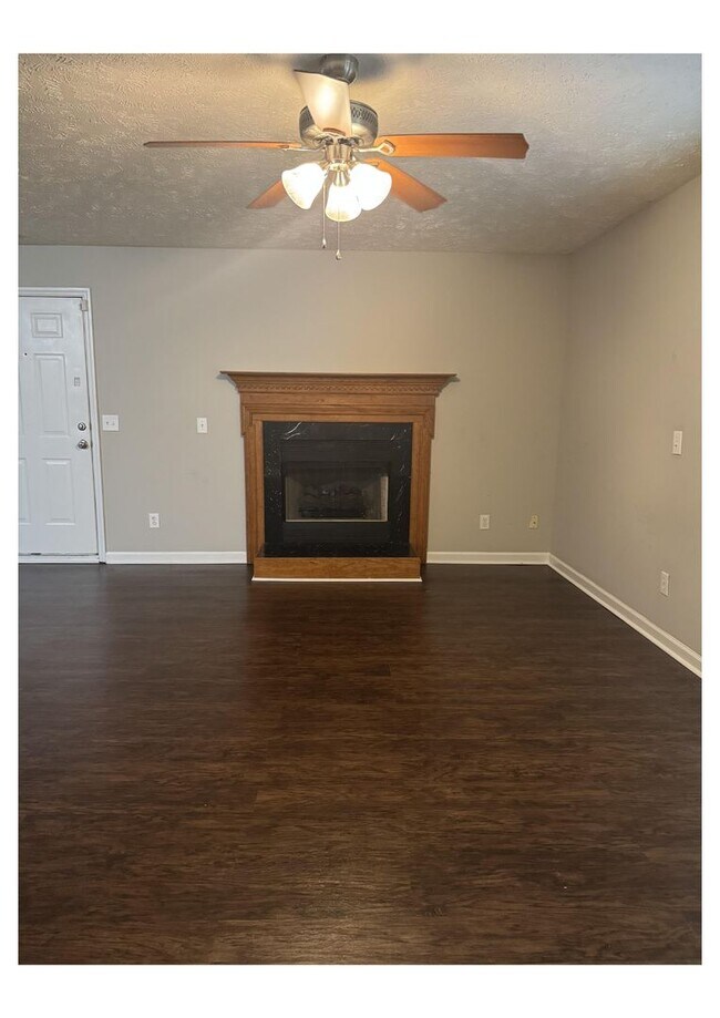 Building Photo - Spacious 2-Bedroom, 2-Bathroom Apartment in Fayetteville