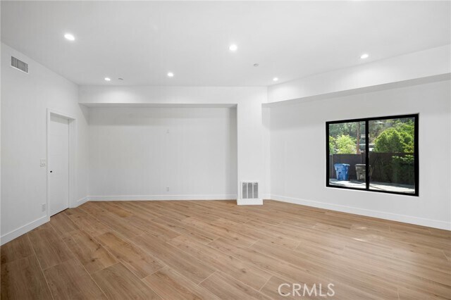 Building Photo - 9601 N Clybourn Ave