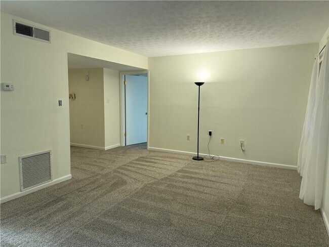 Building Photo - 475 Mount Vernon Hwy NE