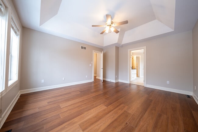 Building Photo - 3290 N Shore Dr