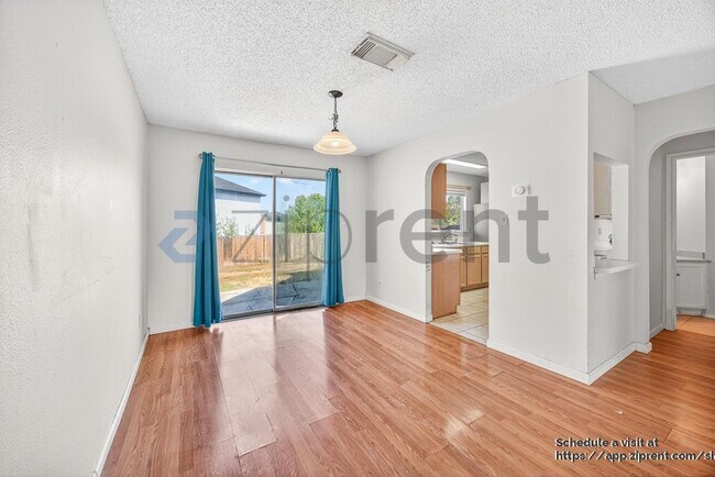 Building Photo - 5515 Champions Hill Dr