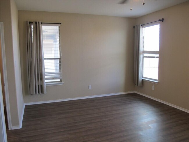 Building Photo - 6109 Mantalcino Dr