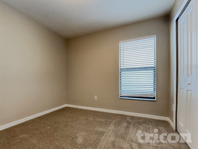 Building Photo - 10034 Carloway Hills Dr