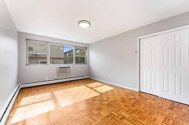 Building Photo - 350 Elmora Ave