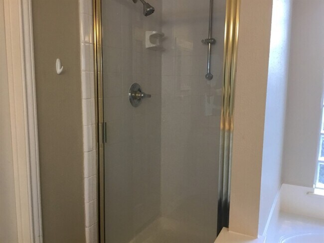 Building Photo - 141 S Laguna Pointe Dr