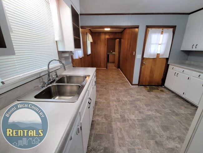 Building Photo - 3bd/2ba Ranch House Next to Watauga Medical Center