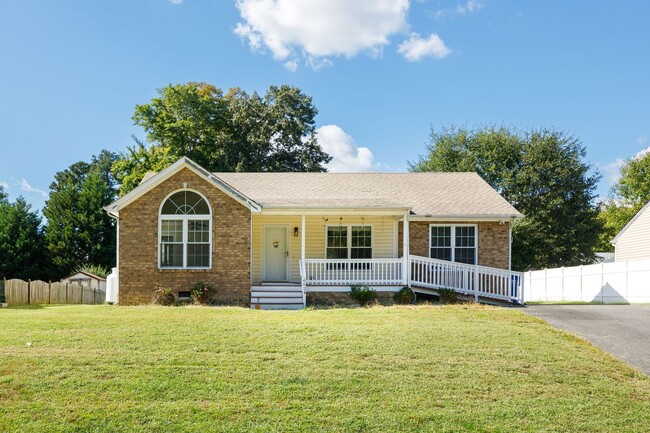 Building Photo - Recently Renovated 3 Bedroom Home in North...