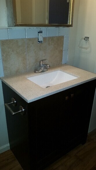 Bathroom - 405 S 6th St