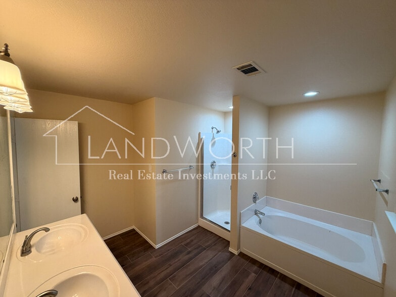 Building Photo - 9617 Olivia Dr