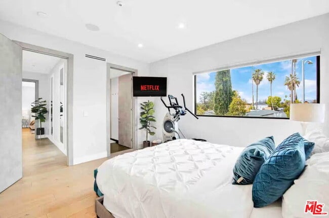 Building Photo - 13812 Cumpston St