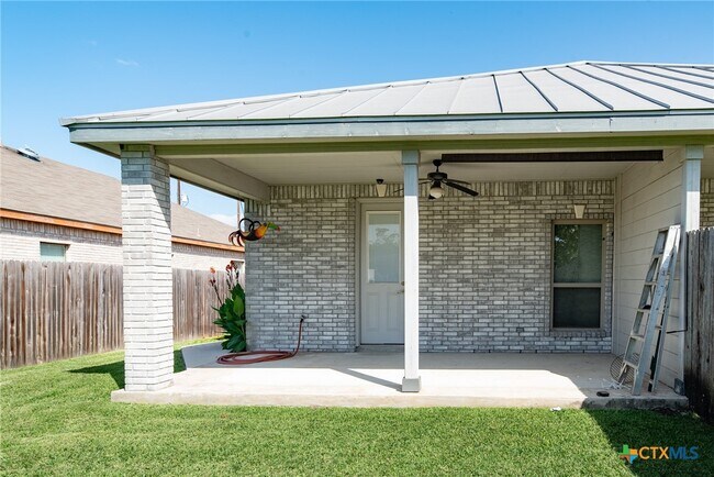 Building Photo - 225 Anne Louise Dr