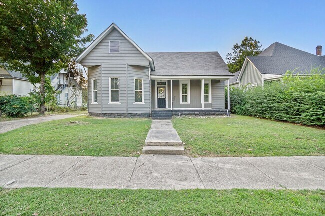 Primary Photo - * Move-In Special * Beautiful 3 Bed / 2 Bath Home in Fort Smith