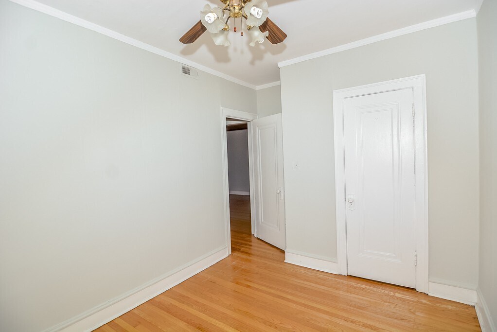 Building Photo - 1451 W Byron St