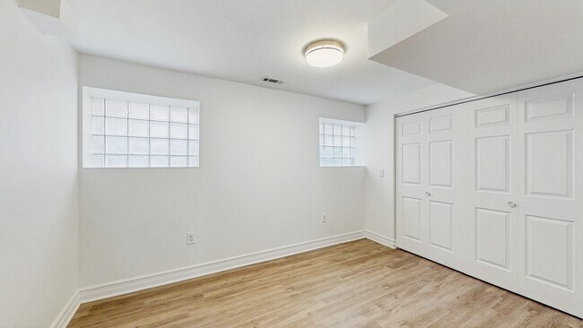 Building Photo - 6429 S California Ave