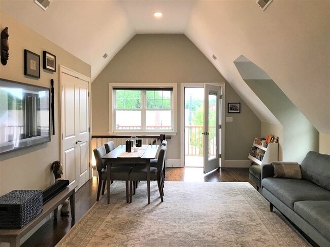 Building Photo - 27 Albion St