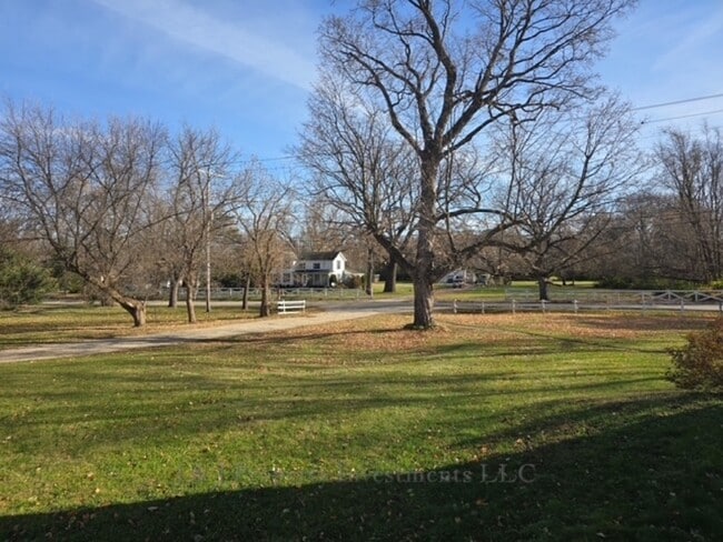 Building Photo - 7119 S Solon Rd