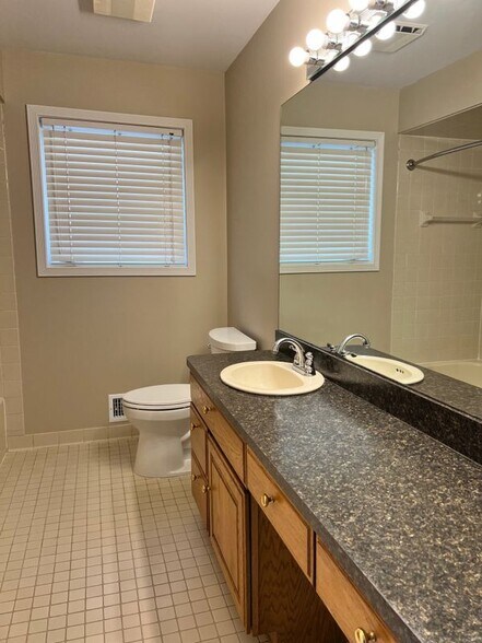 Building Photo - 38215 Circle Dr