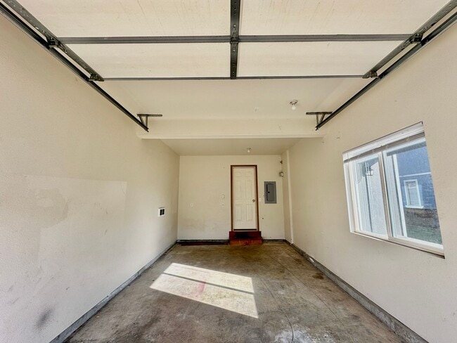 Building Photo - 2106 Yellowstone St